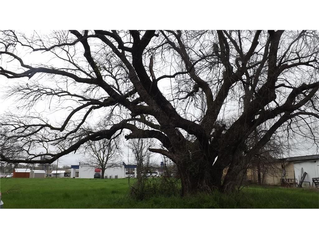 1068 Village Dr, Sulphur Springs, TX 75482